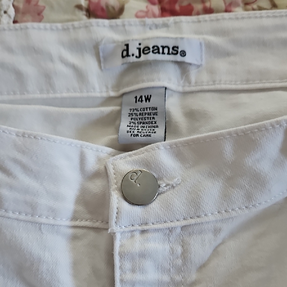 D. Jeans Women's Crisp White Denim CAPRIS
